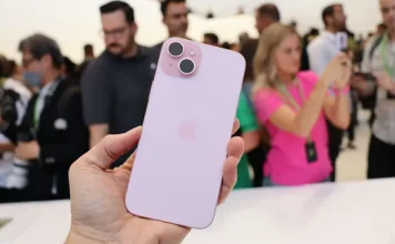 iPhone’da panik alışverişi Apple Store’ları vurdu, ancak gümrük vergilerinin etkileri korkulduğu kadar kötü olmayabilir