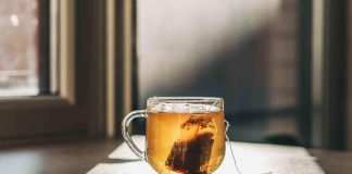 Çay Poşetleri Milyarlarca Mikroplastiği Atabilir. İşte Çay Demlemenin Daha İyi Yolları