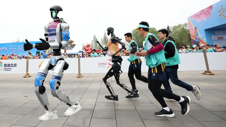 Çin’in İlk Robot Maraton Koşucuları